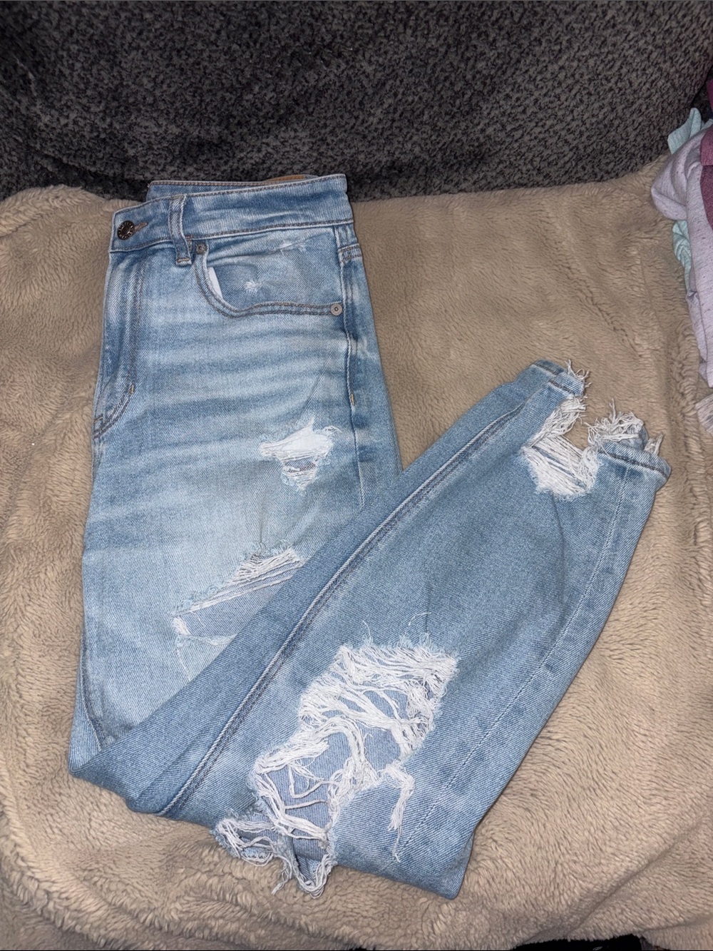 American Eagle Ripped Mom Jeans, Size 6 Short